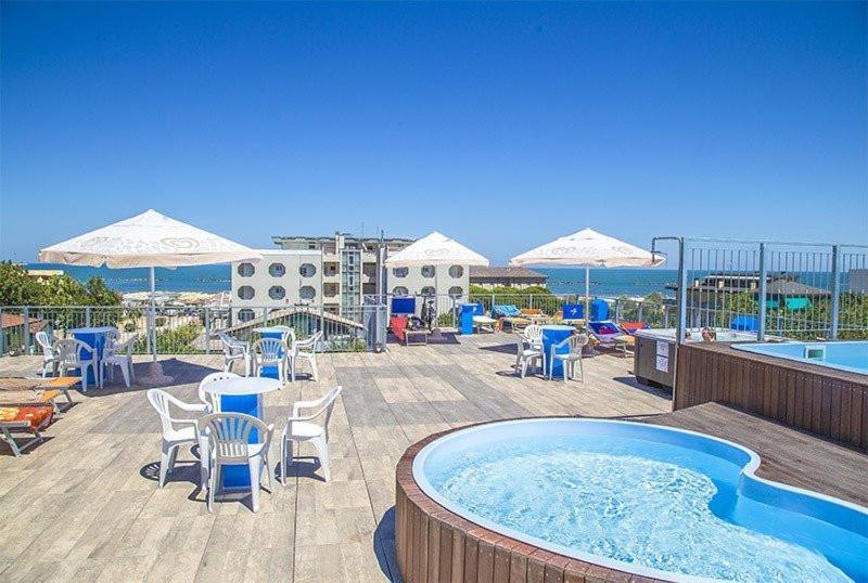 Hotel Leonardo 체제나티코 외부 사진
