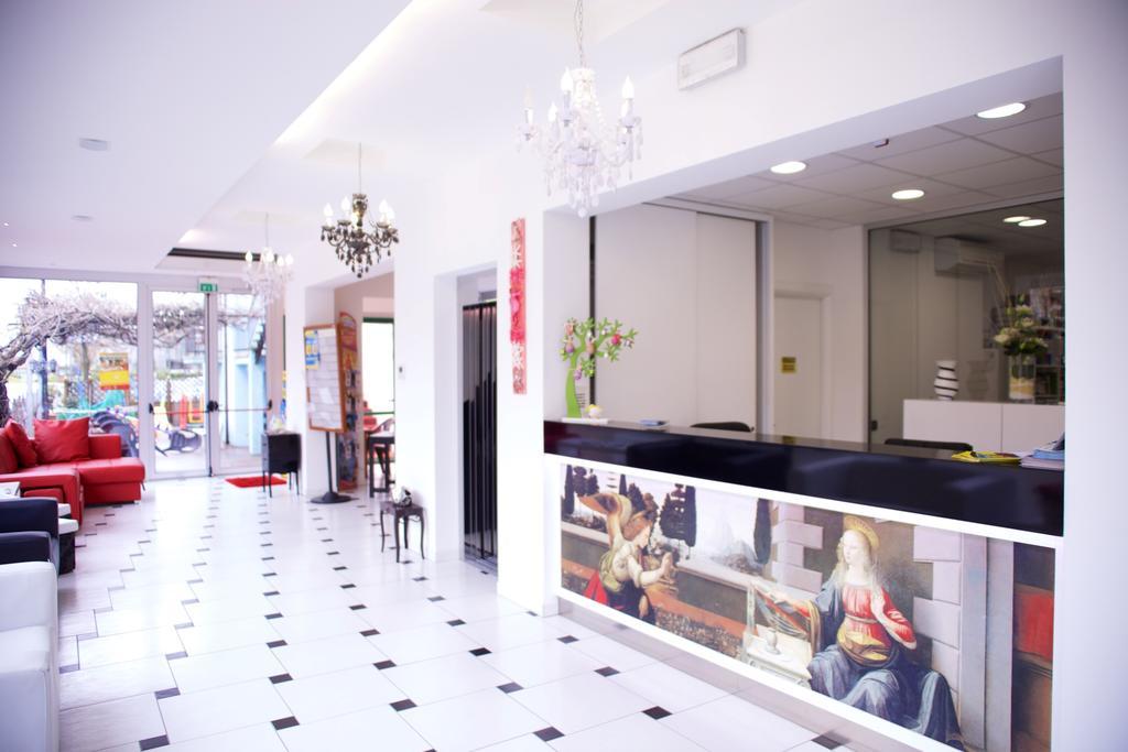 Hotel Leonardo 체제나티코 외부 사진