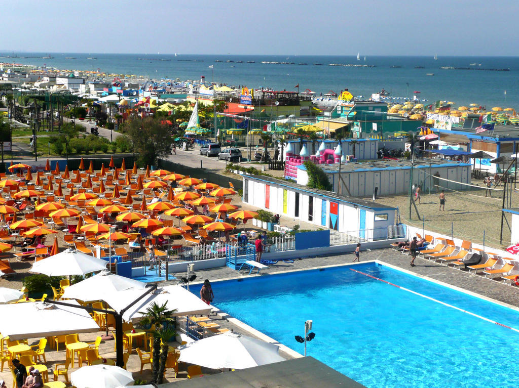 Hotel Leonardo 체제나티코 외부 사진
