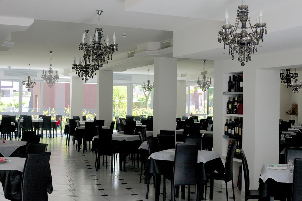 Hotel Leonardo 체제나티코 외부 사진