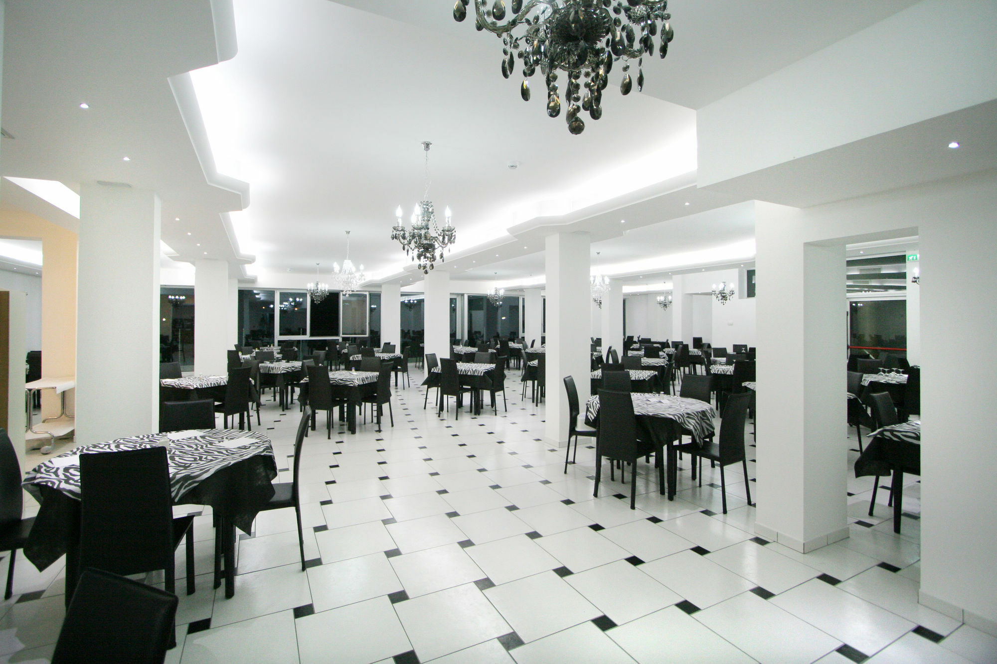 Hotel Leonardo 체제나티코 외부 사진